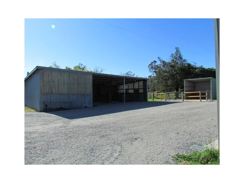 300 Jacksons Track, Labertouche VIC 3816