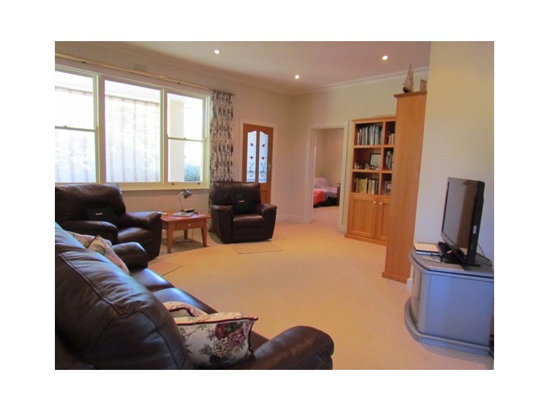 300 Jacksons Track, Labertouche VIC 3816