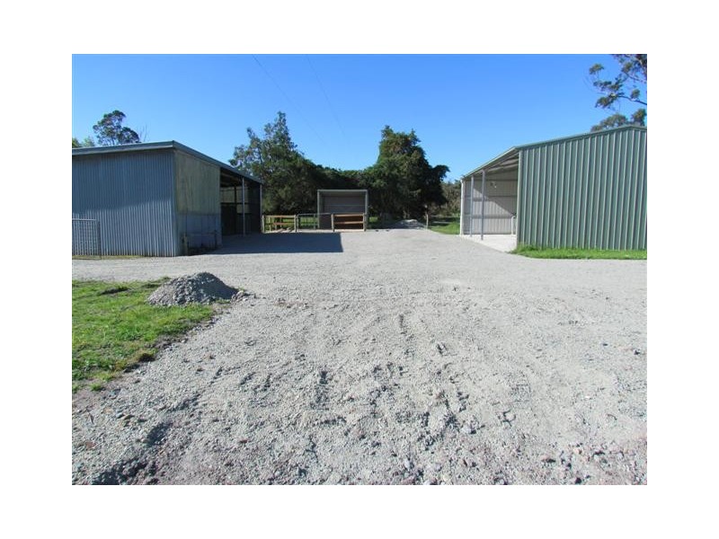 300 Jacksons Track, Labertouche VIC 3816