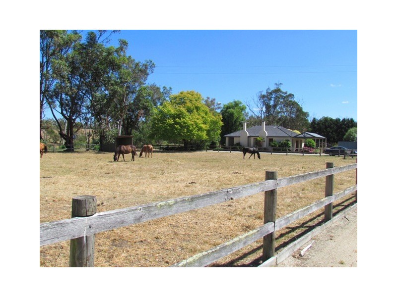 300 Jacksons Track, Labertouche VIC 3816