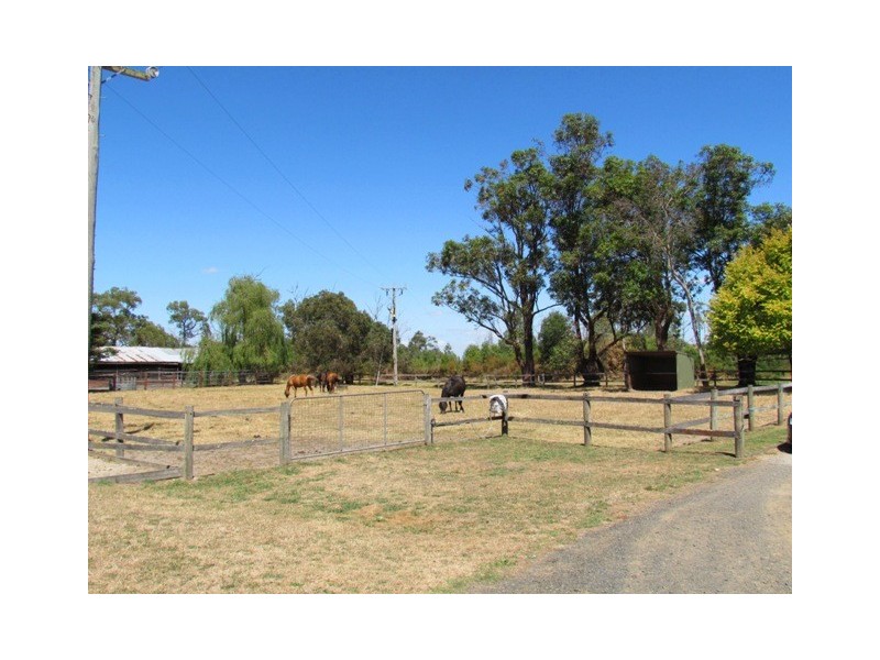 300 Jacksons Track, Labertouche VIC 3816