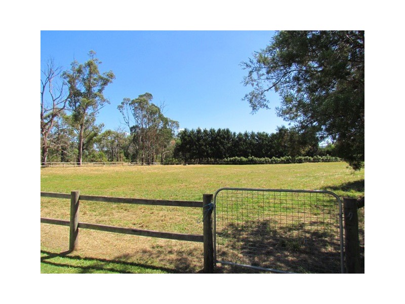 300 Jacksons Track, Labertouche VIC 3816
