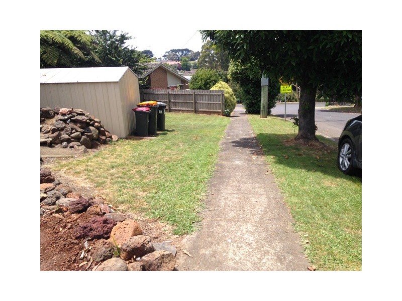 16 Sinclair Street, Warragul VIC 3820