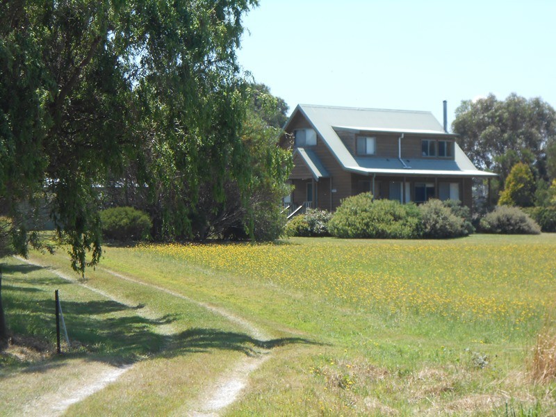 2 McLeod Rd, Waratah Bay VIC 3959