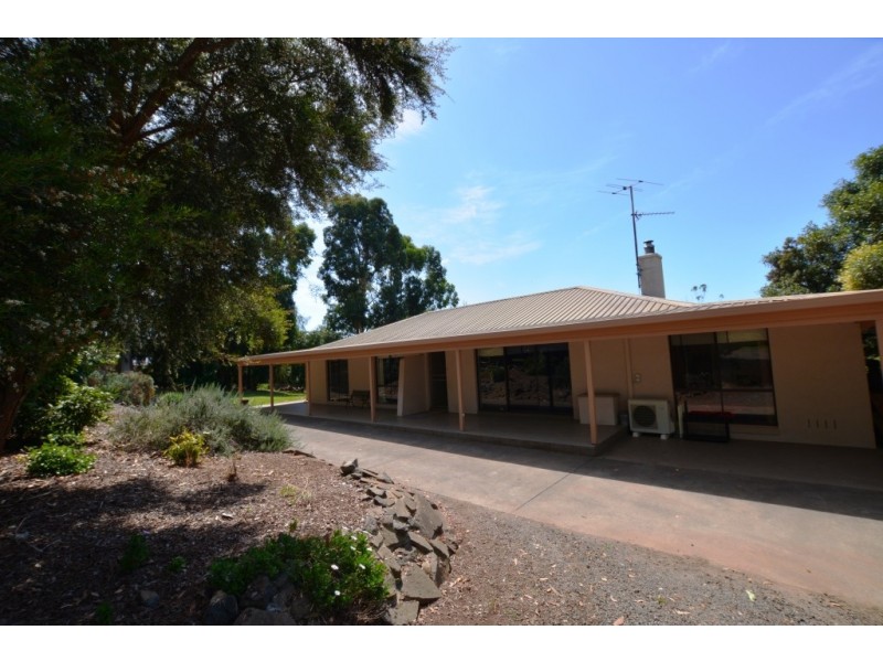 2 Sawyer Street, Leongatha VIC 3953