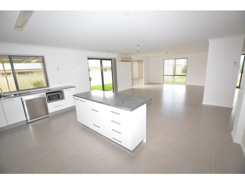 28 Parkside Close, Leongatha VIC 3953