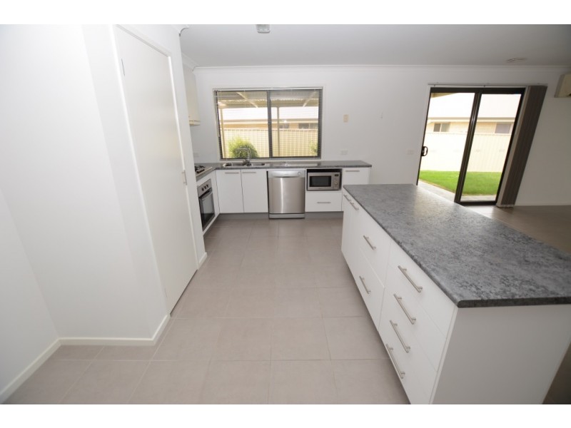 28 Parkside Close, Leongatha VIC 3953