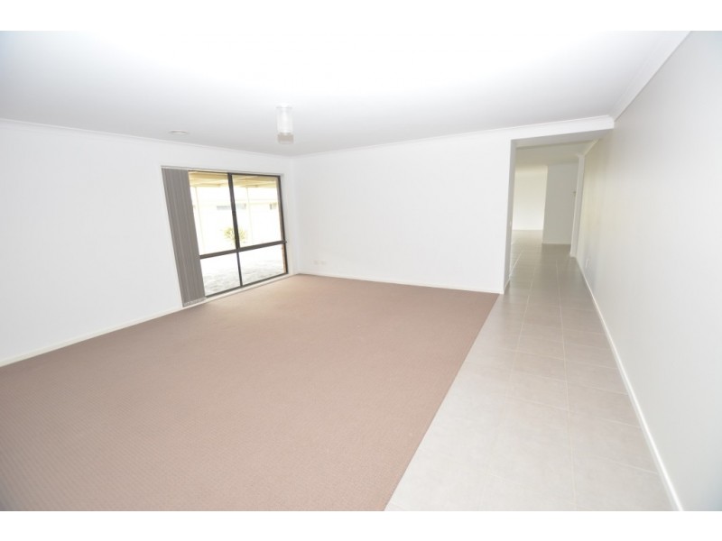 28 Parkside Close, Leongatha VIC 3953