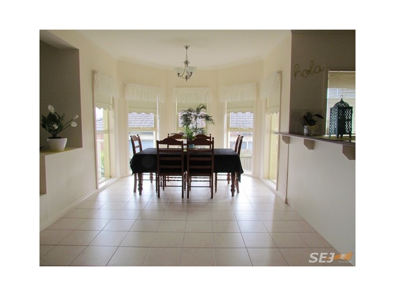 16 Janine Court, Drouin VIC 3818