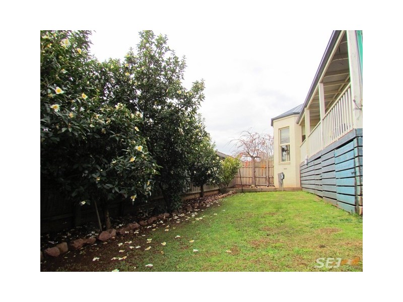16 Janine Court, Drouin VIC 3818