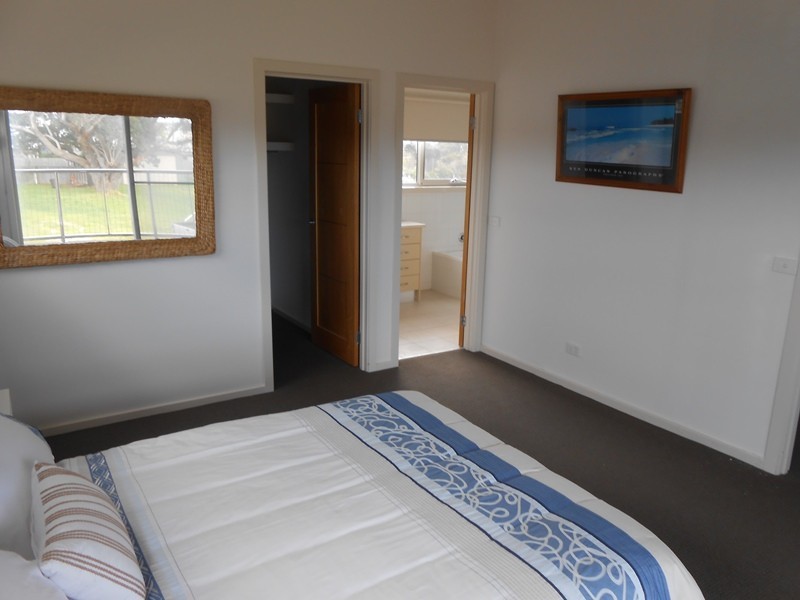 32 Spring St, Port Albert VIC 3971