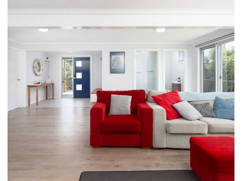 18 Sunshine Rise, Sandy Point VIC 3959