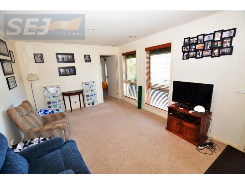17 Carr Ave, Leongatha VIC 3953