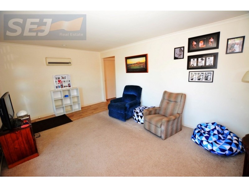 17 Carr Ave, Leongatha VIC 3953