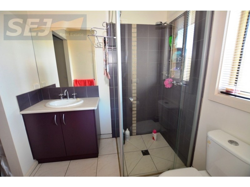 17 Carr Ave, Leongatha VIC 3953