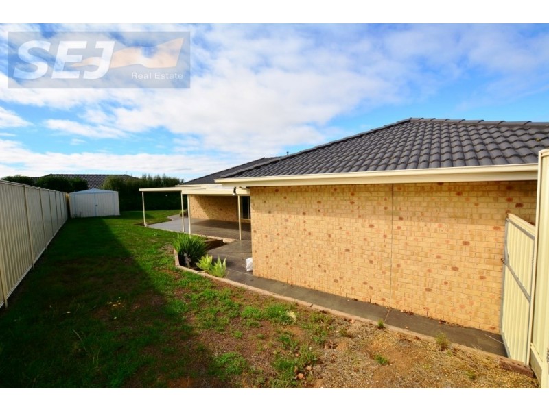 17 Carr Ave, Leongatha VIC 3953