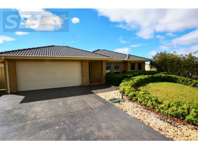 17 Carr Ave, Leongatha VIC 3953