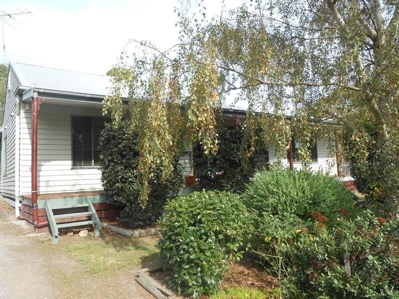 12 Main Street, Buffalo VIC 3958