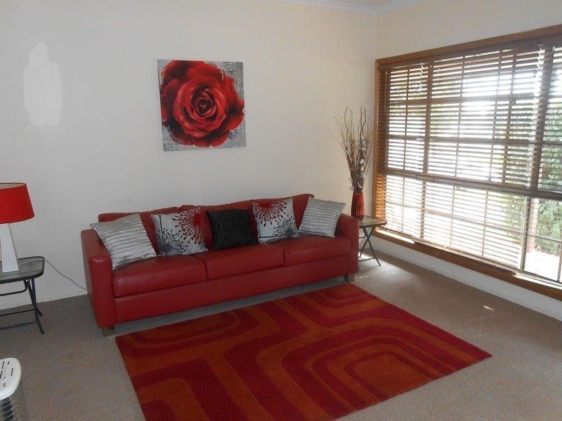 12 Main Street, Buffalo VIC 3958