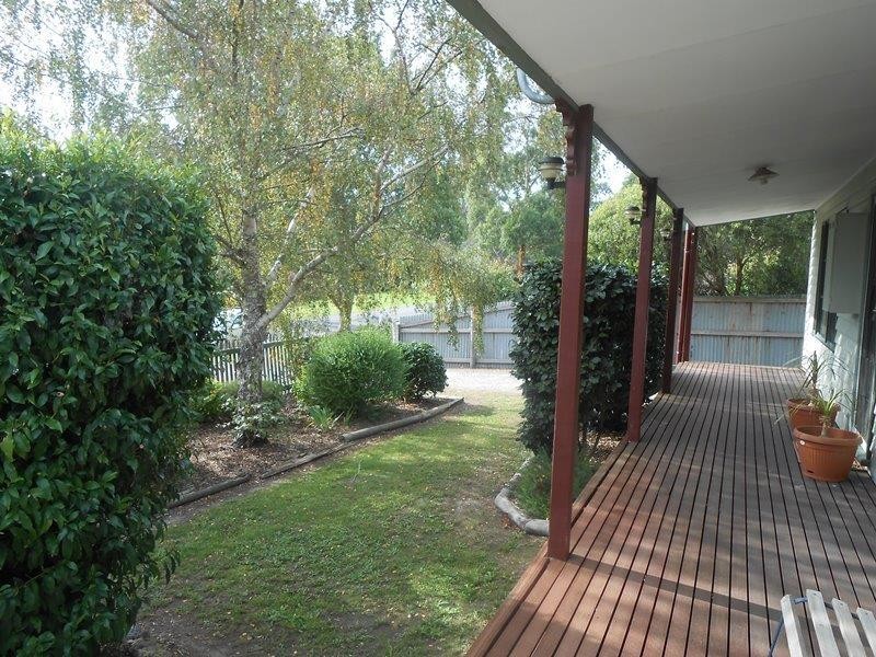 12 Main Street, Buffalo VIC 3958