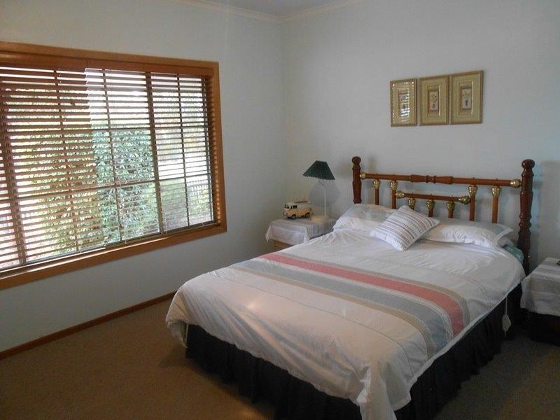 12 Main Street, Buffalo VIC 3958