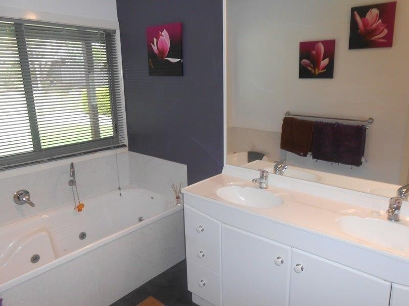 12 Main Street, Buffalo VIC 3958