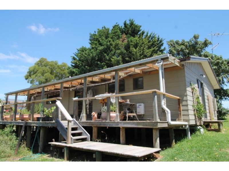 69 Old Waratah Road, Fish Creek VIC 3959
