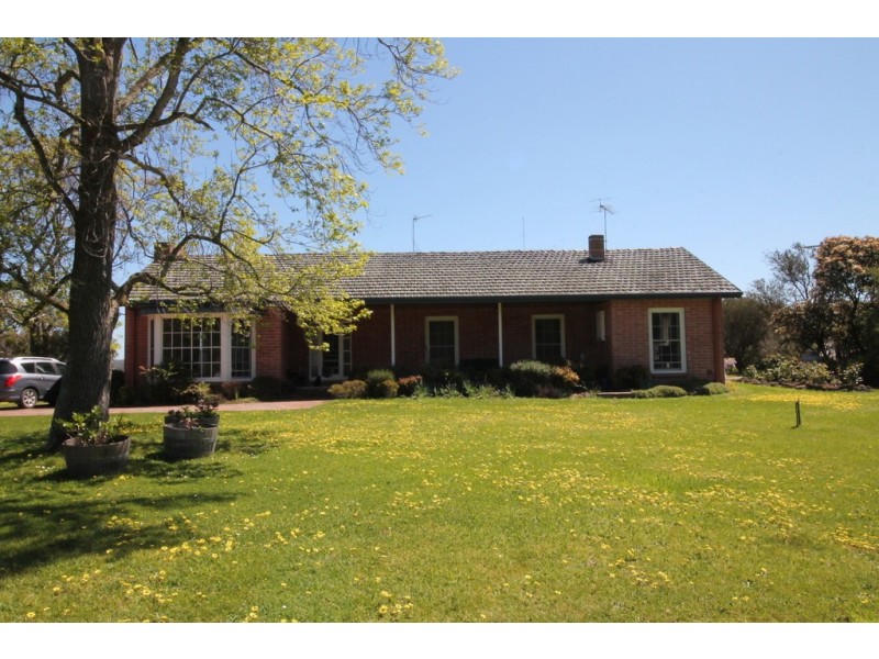 225 Bartons Road, Buffalo VIC 3958