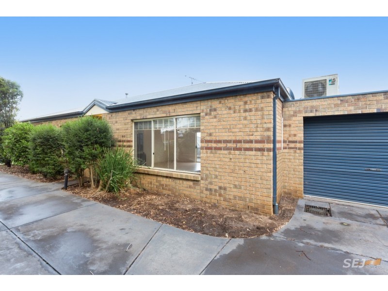 1/7 Lampard Rd, Drouin VIC 3818