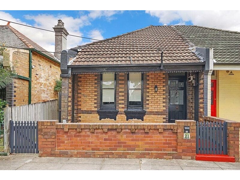 21 Frampton Avenue, Marrickville NSW 2204