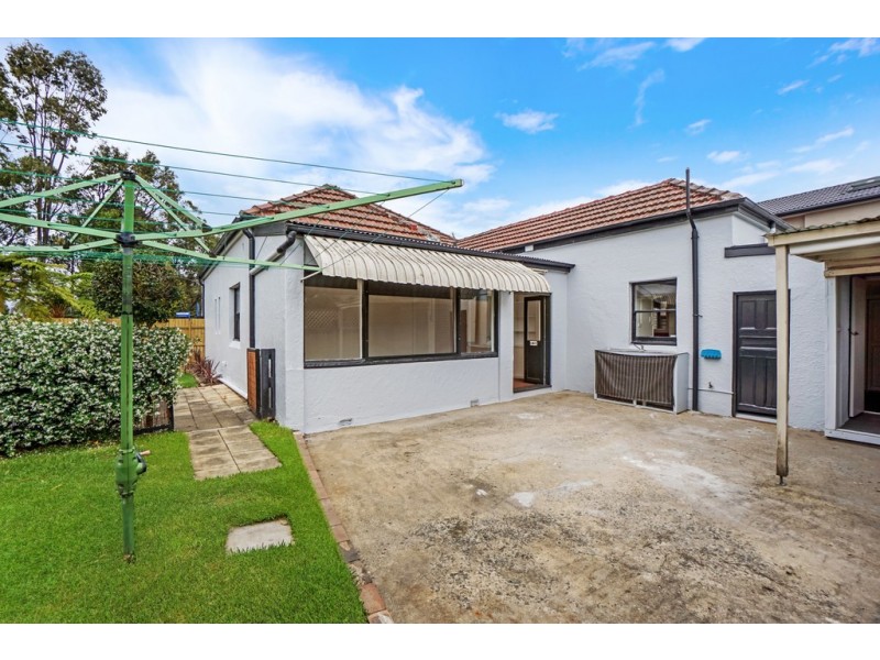 10 Lyminge Street, Croydon Park NSW 2133
