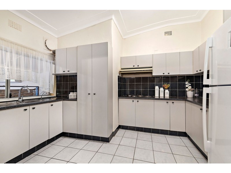 13 Yabsley Avenue, Marrickville NSW 2204