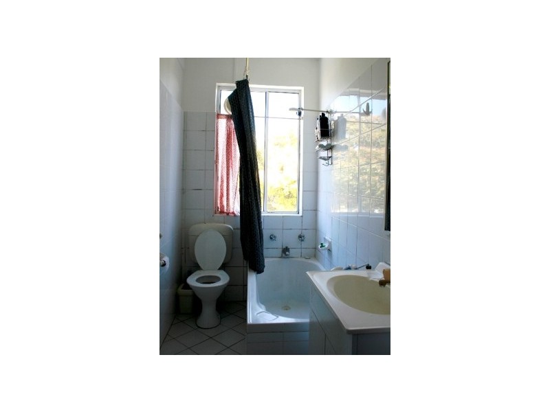 76 Newington Rd, Enmore NSW 2042