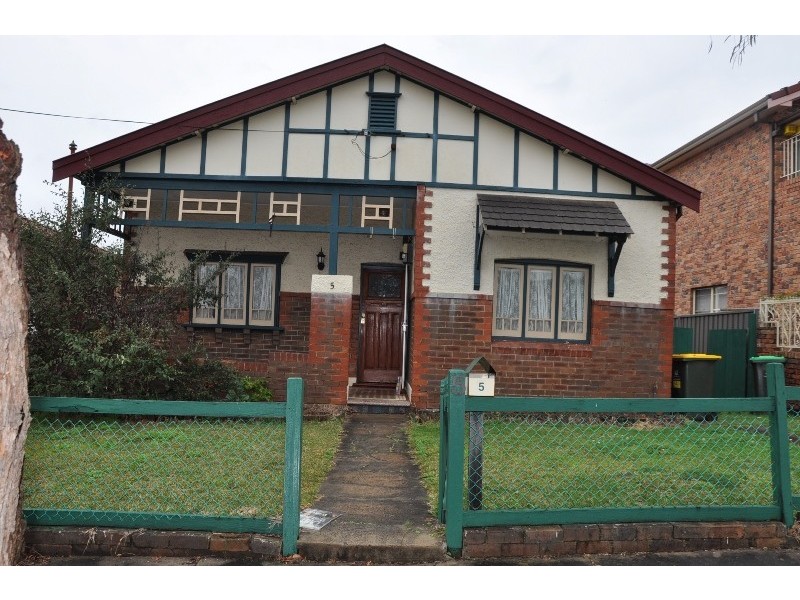 5 Russell St, Russell Lea NSW 2046