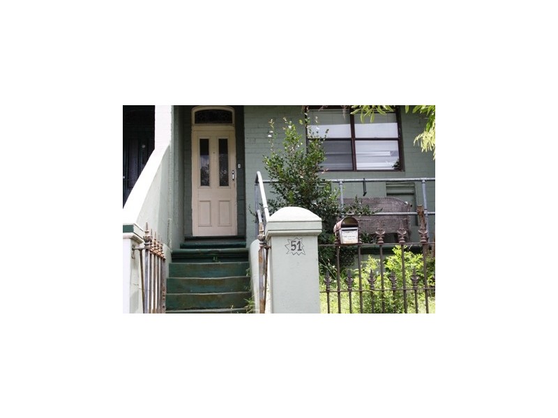 51 LLEWELLYN, Enmore NSW 2042