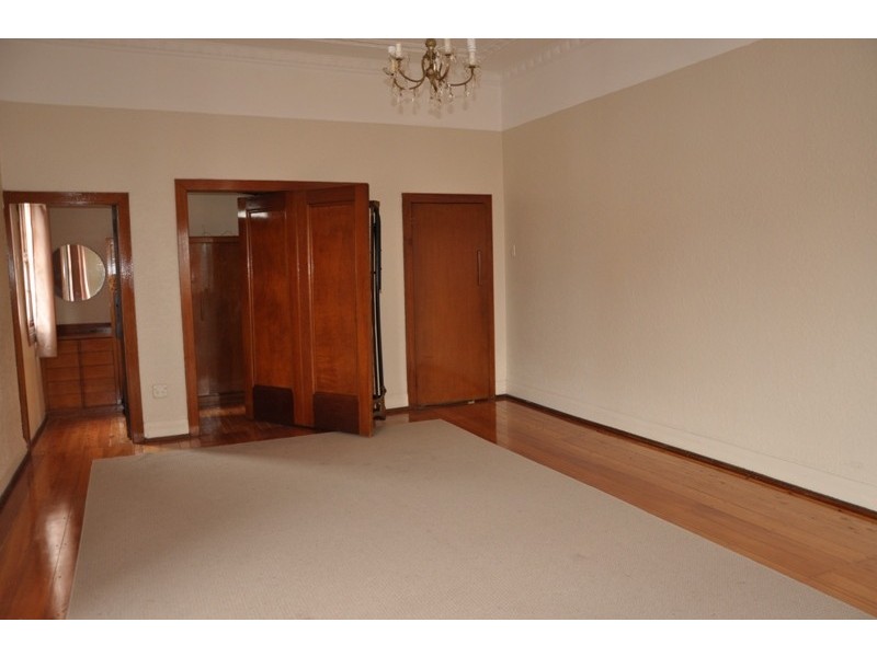 8 Livingstone Rd, Petersham NSW 2049