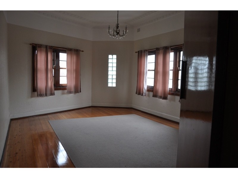 8 Livingstone Rd, Petersham NSW 2049