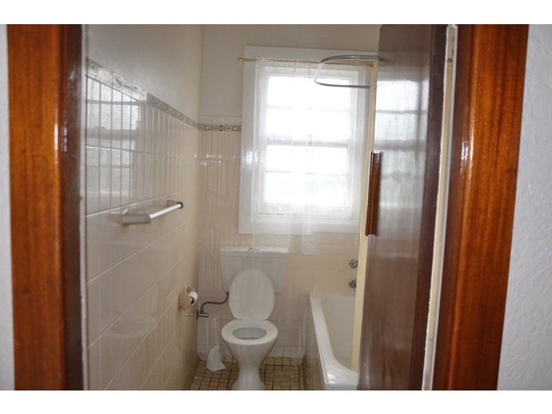 8 Livingstone Rd, Petersham NSW 2049
