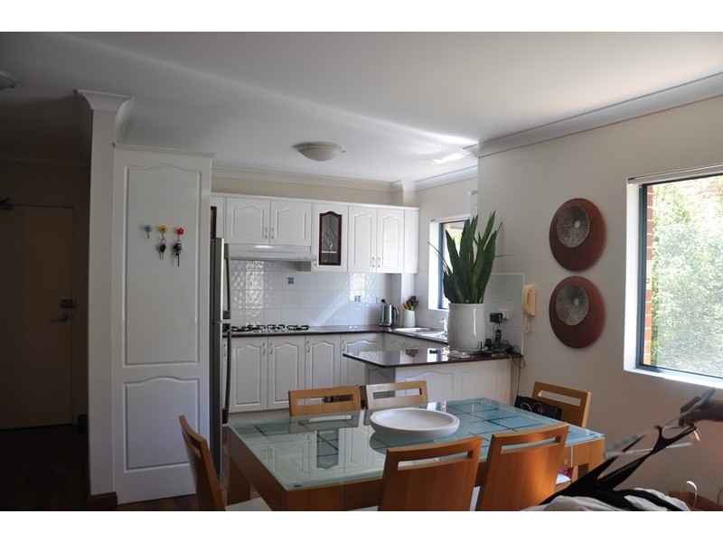 2/21 Glen Street, Marrickville NSW 2204