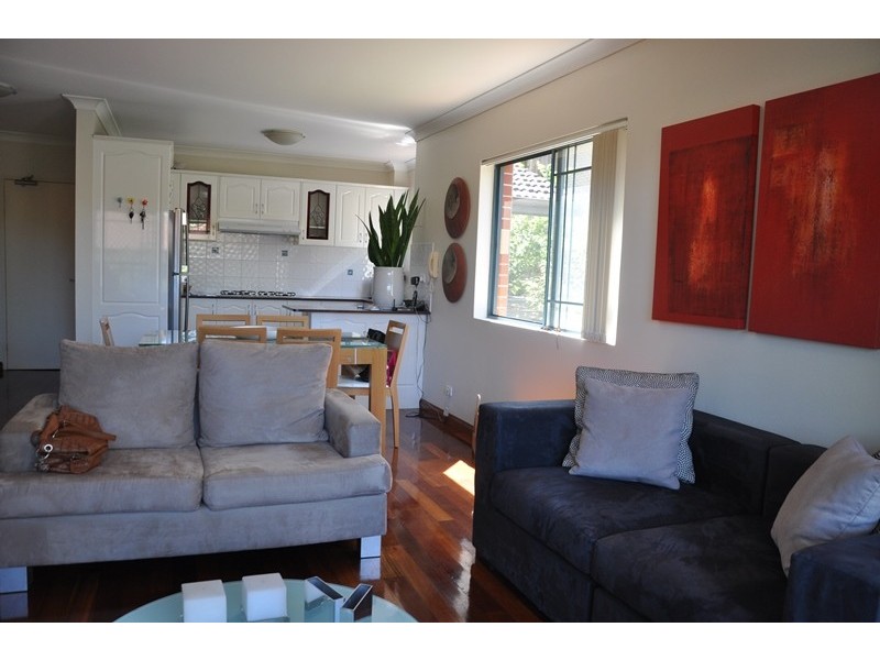 2/21 Glen Street, Marrickville NSW 2204