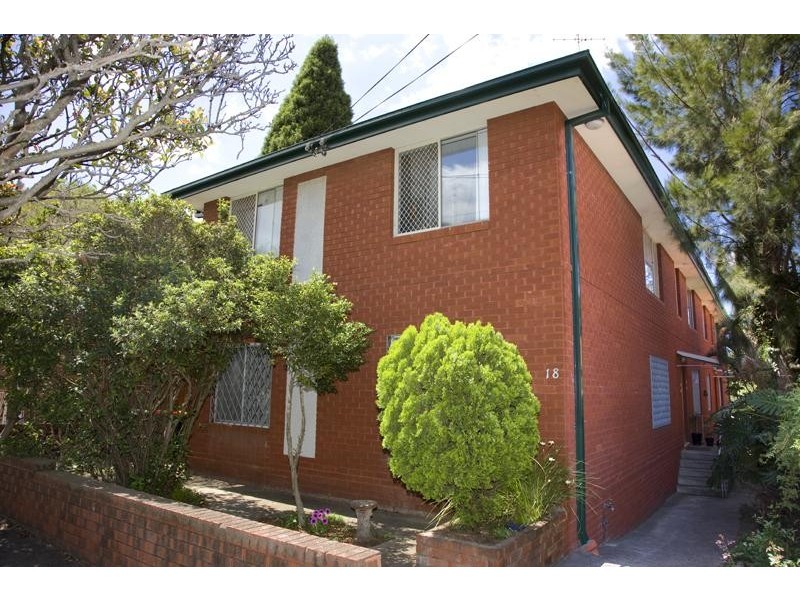 2/18 Bayley Street, Marrickville NSW 2204
