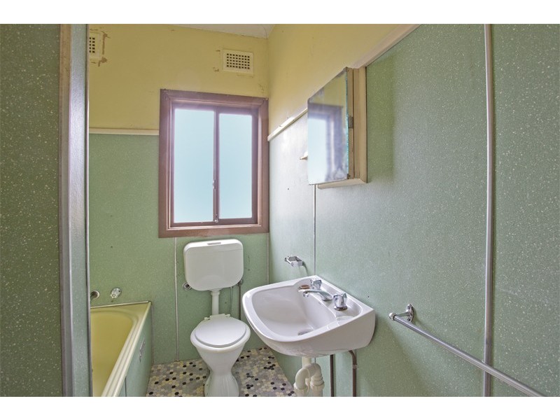 8 Tara Road, Blacktown NSW 2148