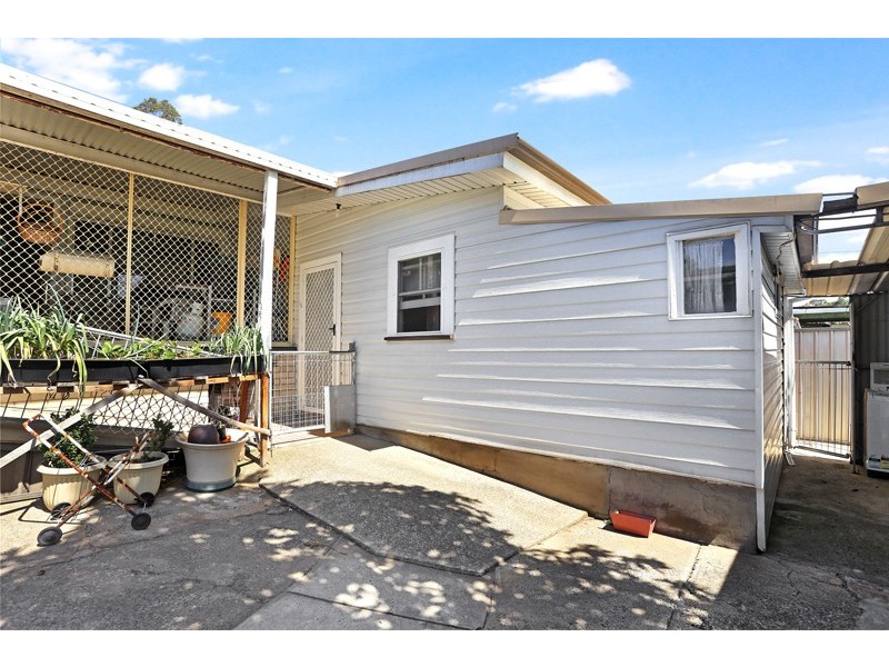 16 Charles Street, Blacktown NSW 2148