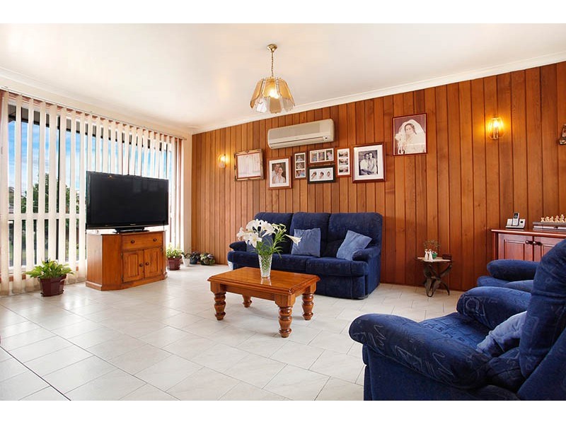 8 Broad Street, Prospect NSW 2148