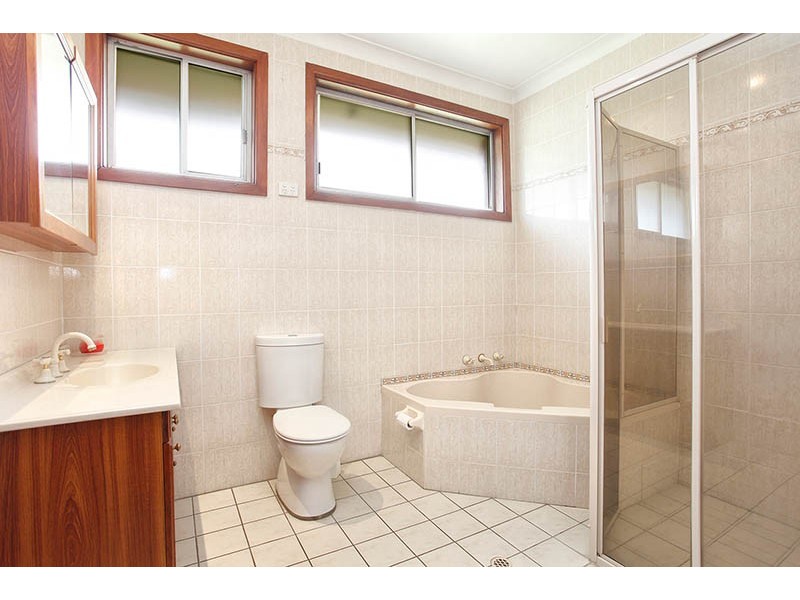 8 Broad Street, Prospect NSW 2148