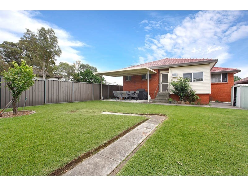 8 Broad Street, Prospect NSW 2148