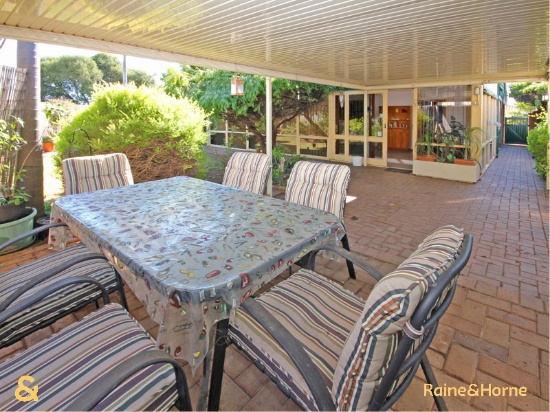 1 Warilda Crescent, Hallett Cove SA 5158