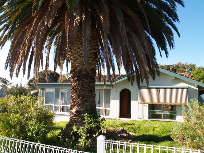 16 Gretel Crescent, Hallett Cove SA 5158