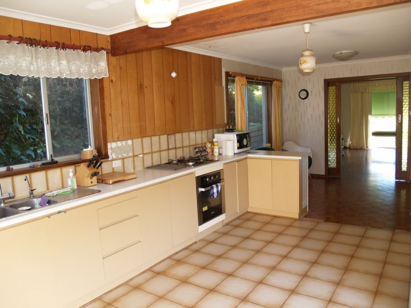 16 Gretel Crescent, Hallett Cove SA 5158