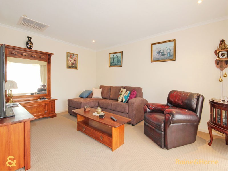 10 Perin Avenue, Woodcroft SA 5162